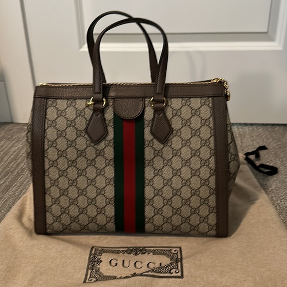 Authentic Gucci Handbag.. - Picture 3 of 4